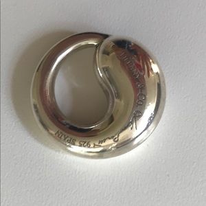 Elsa Peretti Eternal circle pendant in silver